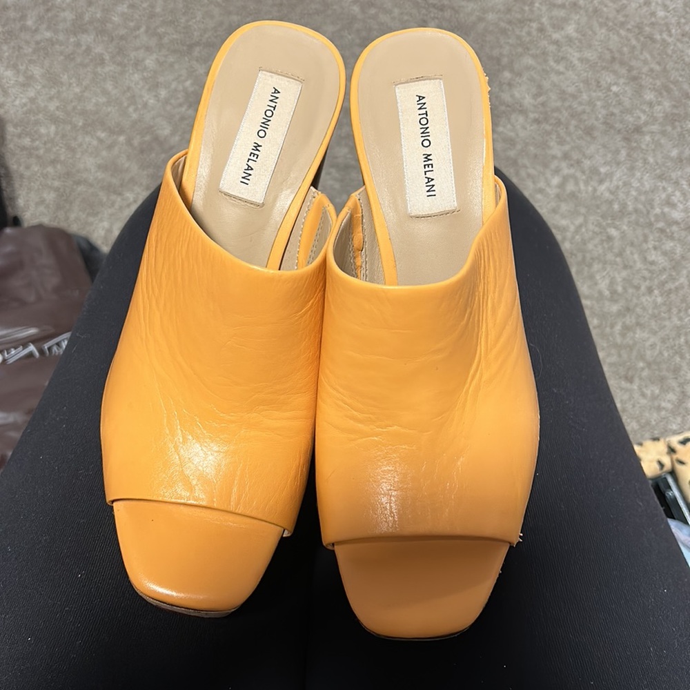 Orange platforms - Picture 2 of 5